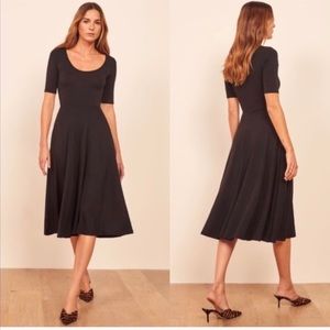 Beautiful Reformation Lillian dress in deep wine colour. Only worn once!